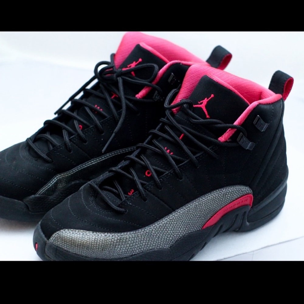 Girls air Jordan’s 12 retro (gs) 6.5Y